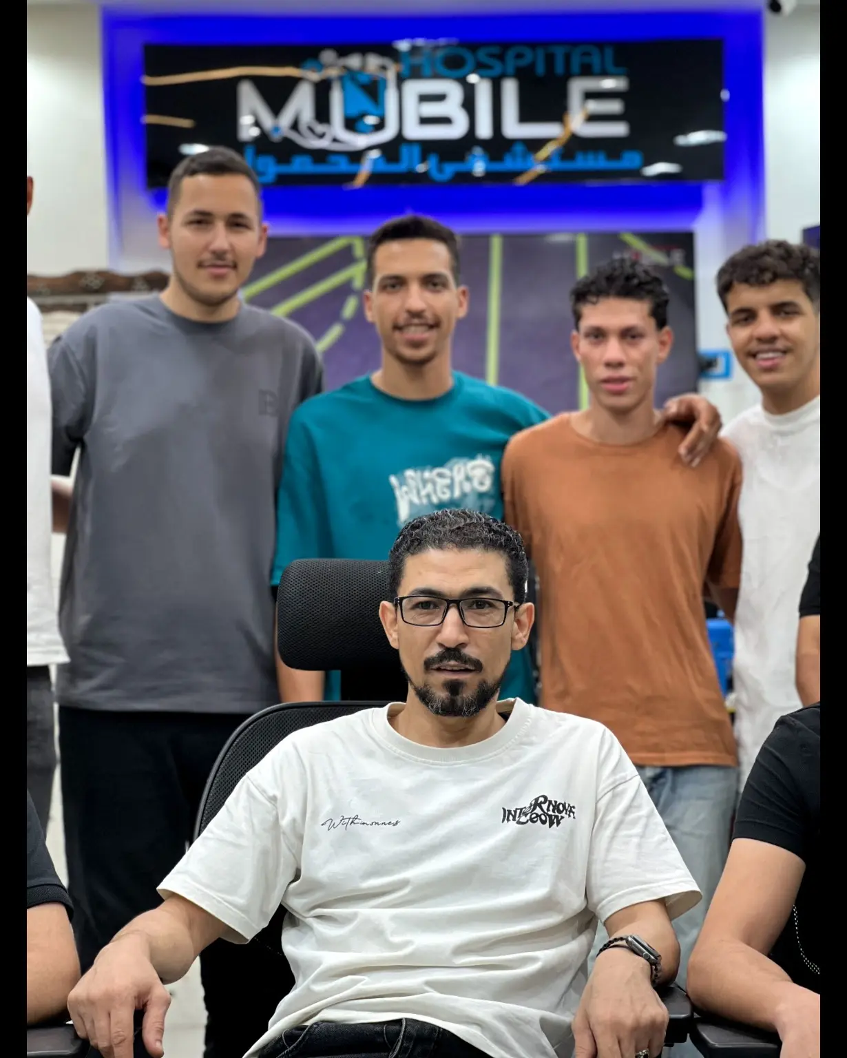 فريق Mobile Hospital مع متدربين بعد إحدى الدورات